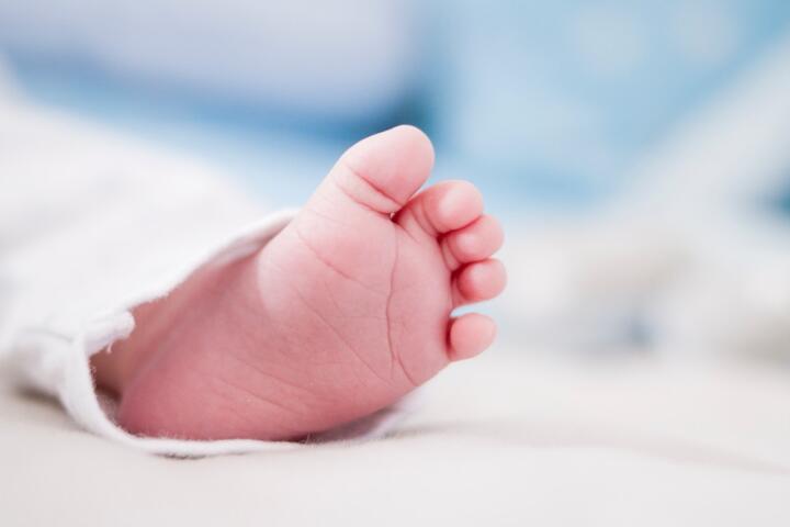 piedini neonato