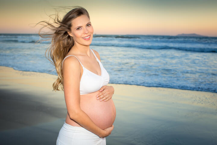 in spiaggia in gravidanza