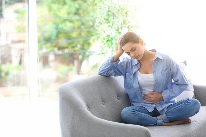 Donna con endometriosi preoccupata per la propria fertilità