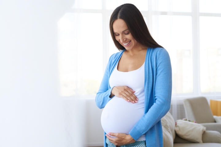 Perché non bisogna toccarsi la pancia in gravidanza