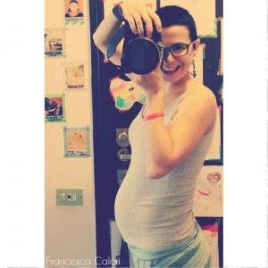 Anuncio de embarazo con foto de la barriga del bebé