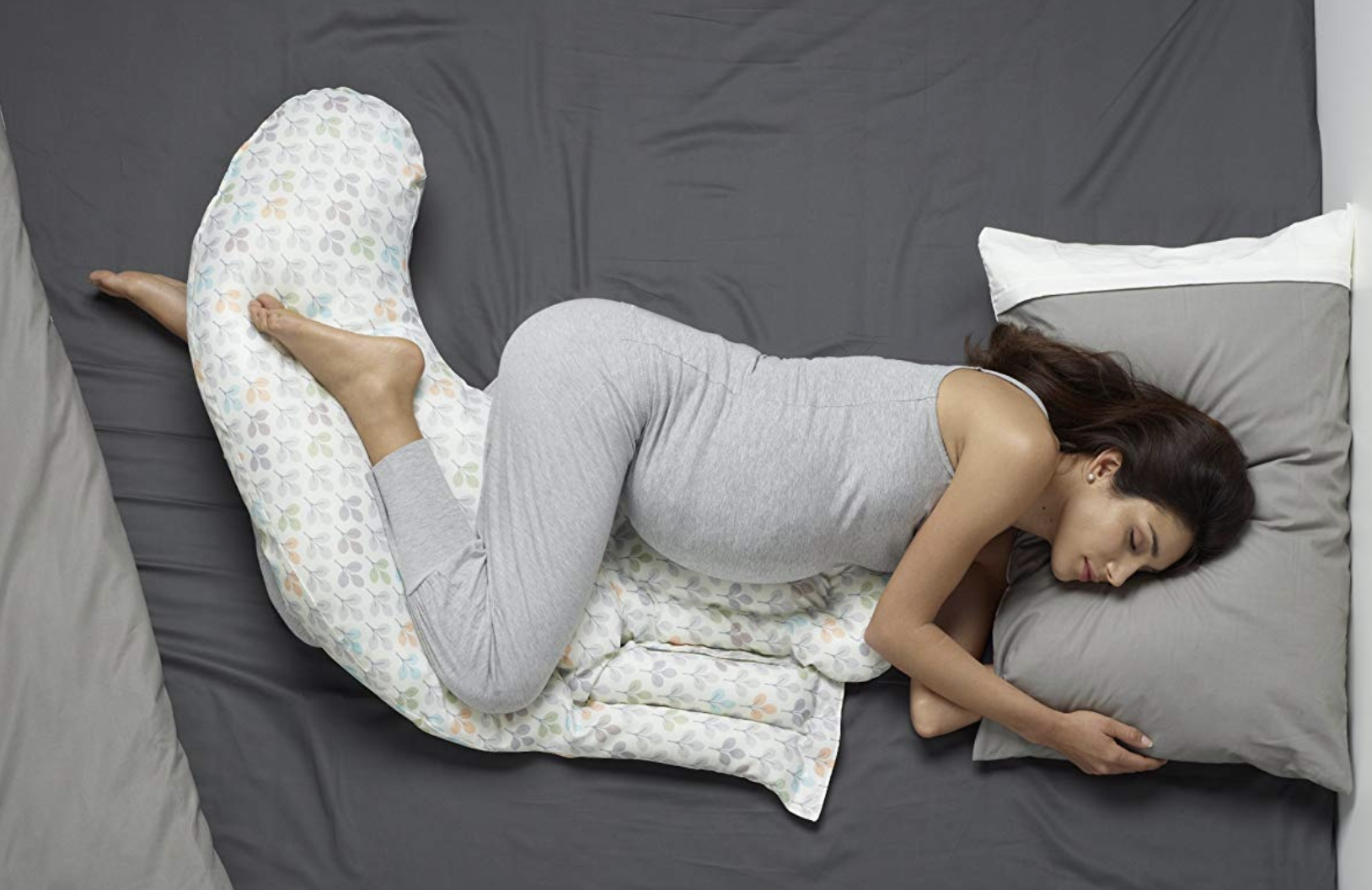 Почему нужна подушка. Подушка Chicco total body Pillow. Позы сна для беременных. Подушка для беременных 3 триместр. Интересные позы для сна.
