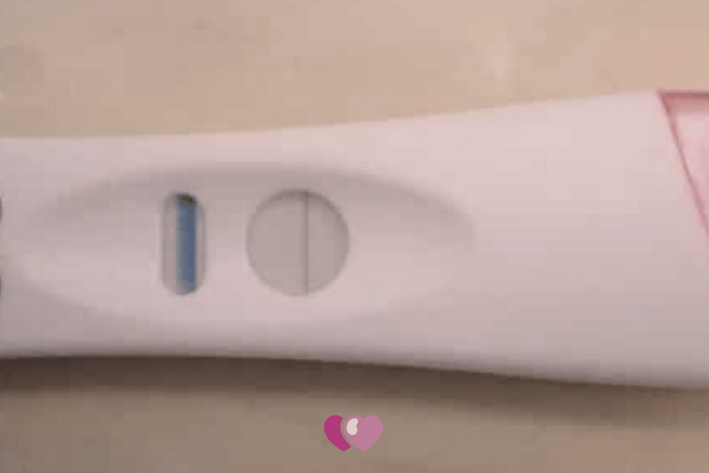 Foto di test di gravidanza con ghost line